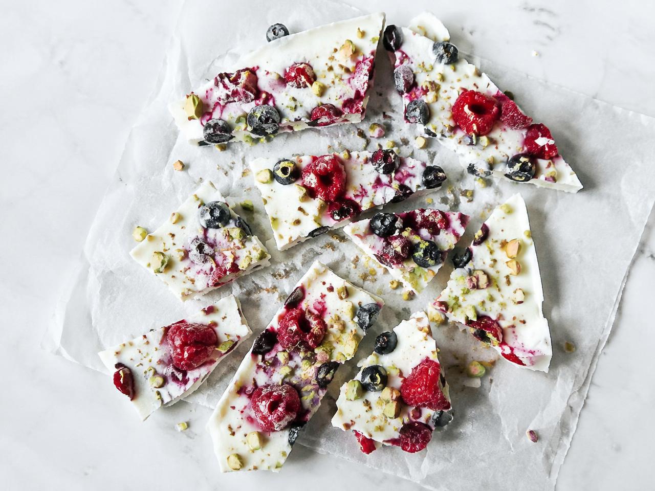 Frozen Yogurt Berry Bark